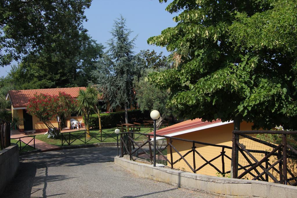 לינה וארוחת בוקר Brattiro Borgo San Cosmo Tropea מראה חיצוני תמונה