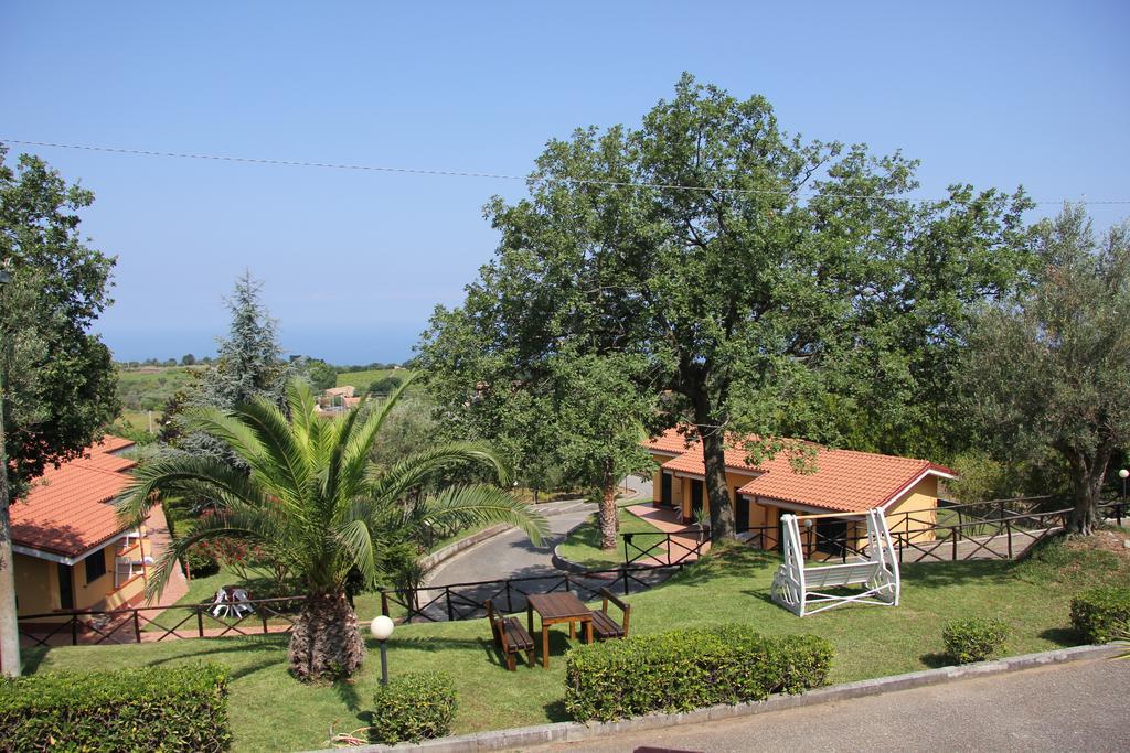 לינה וארוחת בוקר Brattiro Borgo San Cosmo Tropea מראה חיצוני תמונה