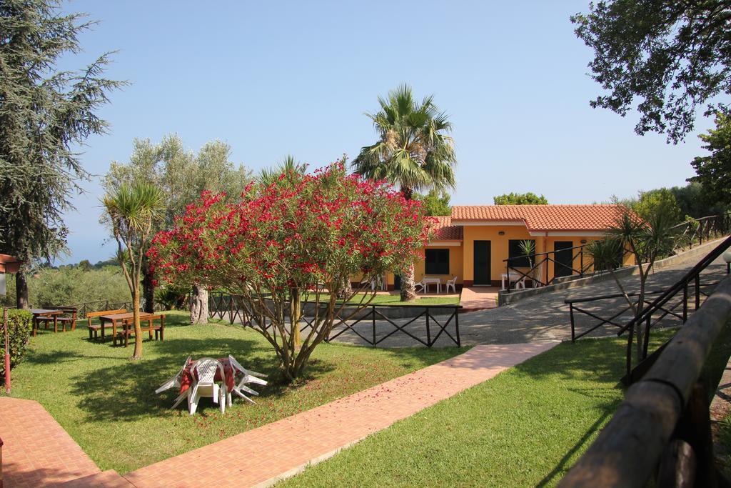 לינה וארוחת בוקר Brattiro Borgo San Cosmo Tropea מראה חיצוני תמונה