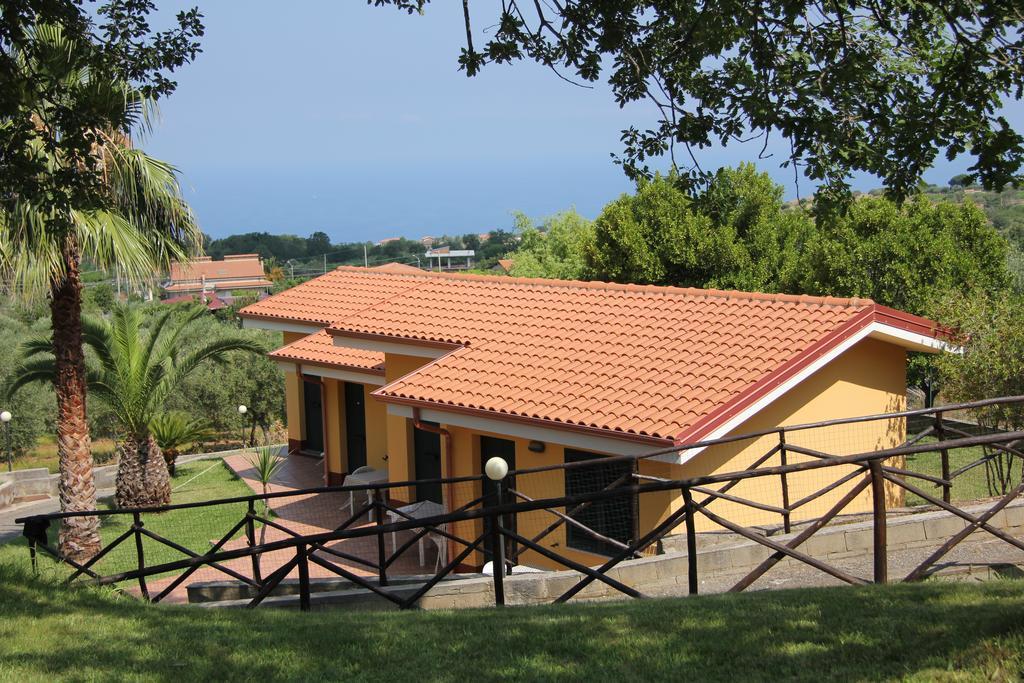לינה וארוחת בוקר Brattiro Borgo San Cosmo Tropea מראה חיצוני תמונה
